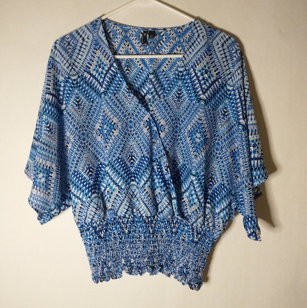Heart soul lightweight patterned top size XL